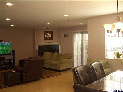 2nd image of 441 Palm Dr APT 3