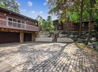 124 Deepwood Rd, Barrington, IL 60010