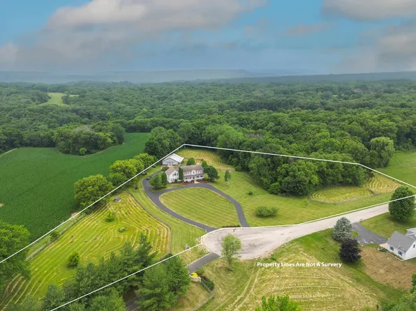 1964 E Cross Rd, Galena, IL 61036