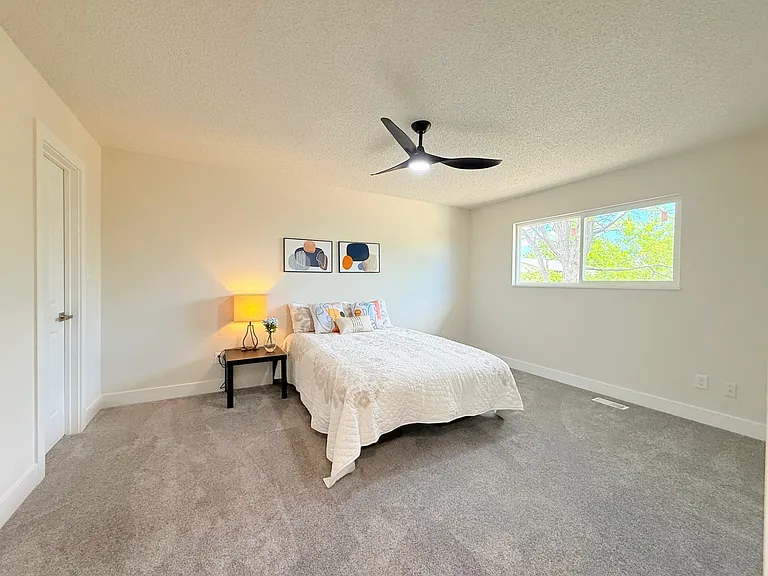 4770 Newton Dr — Photo 16