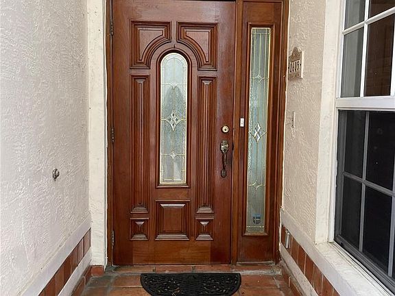 4th image of 2605 Bay Dr