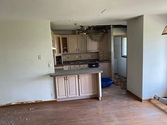 3rd image of 1530 Hassell Rd