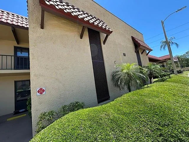 Building Photo - 1845 S Highland Ave #10-1