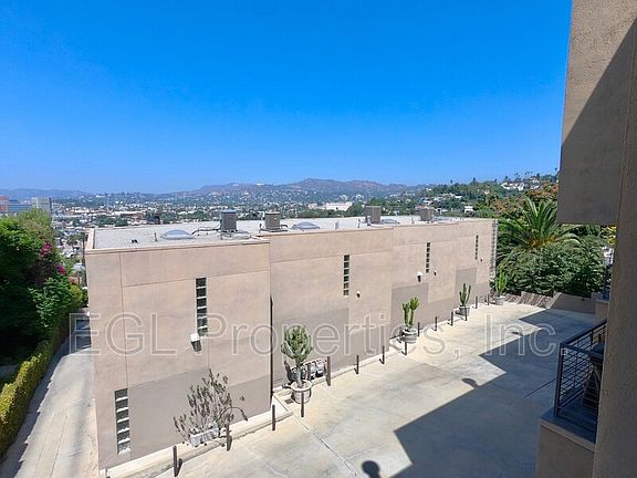 2nd image of 1733 Lucile Ave APT 1