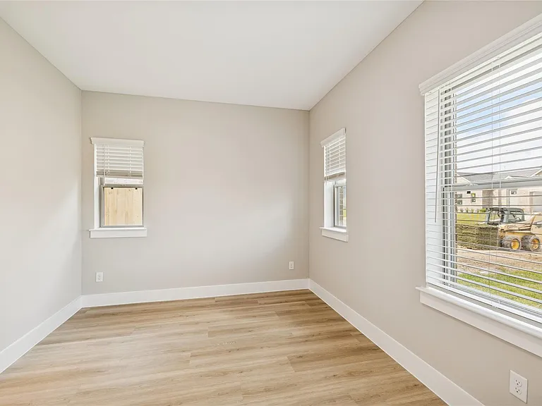 2618 Martinas Ct — Photo 21
