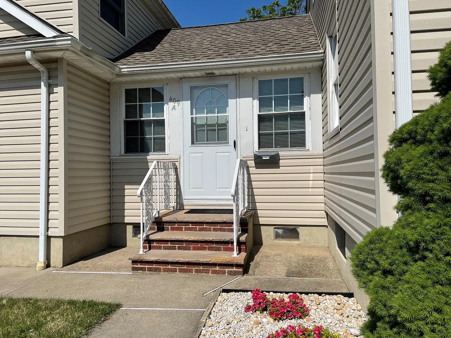 409 Stevens Ave photo 1
