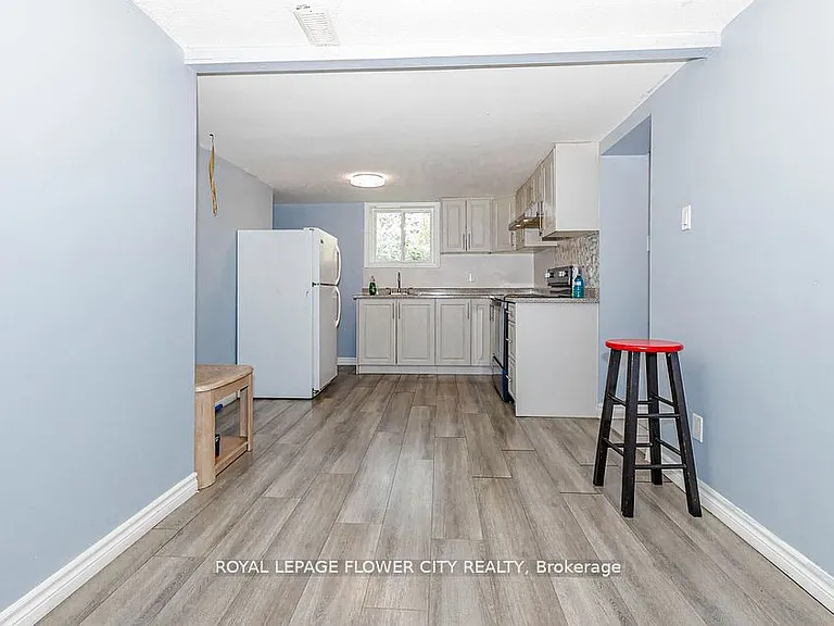 37 Warwick Rd — Photo 33