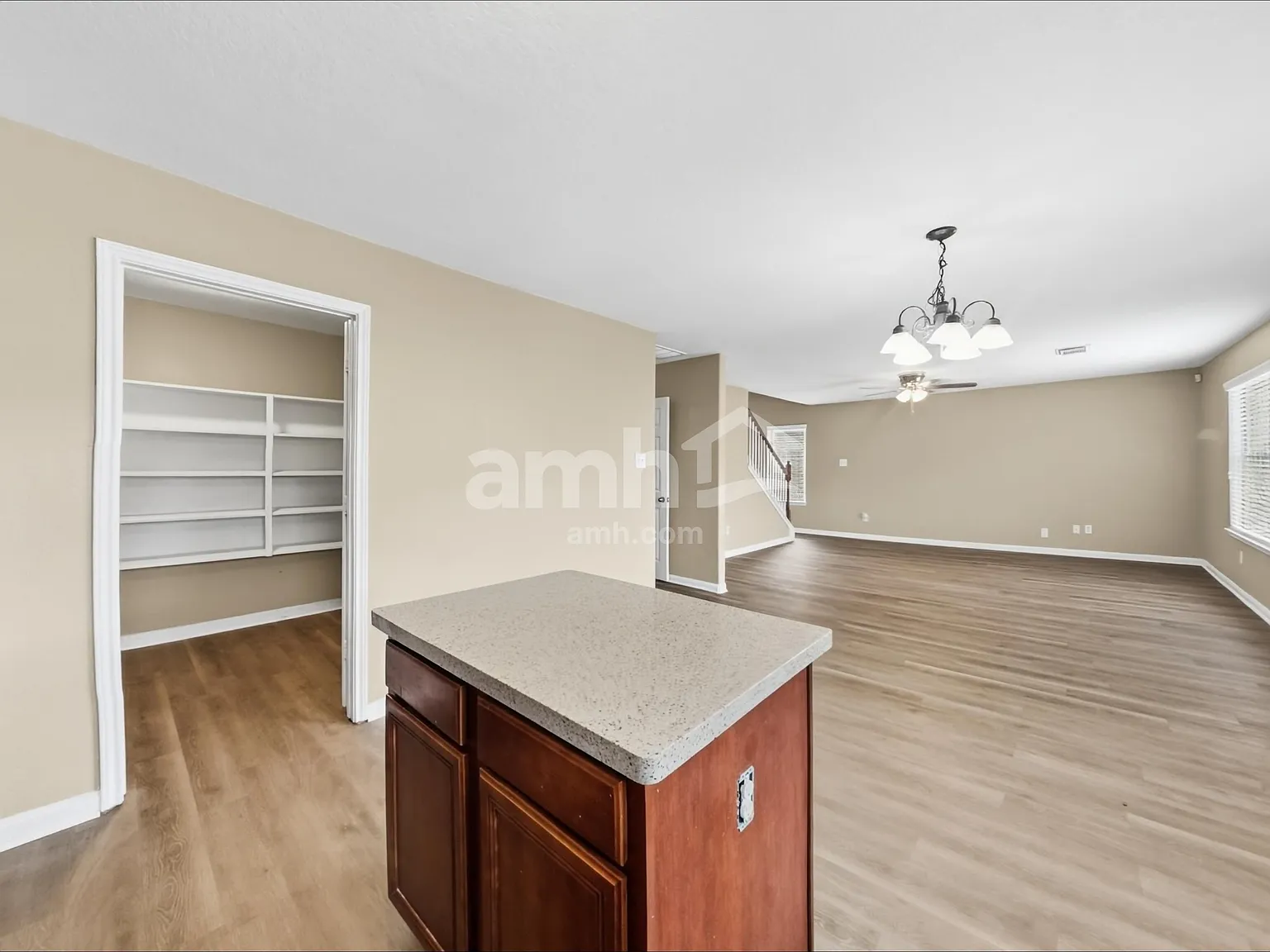 3 bed, 2.5 bath, 1905 sqft, $1,900 — Photo 4