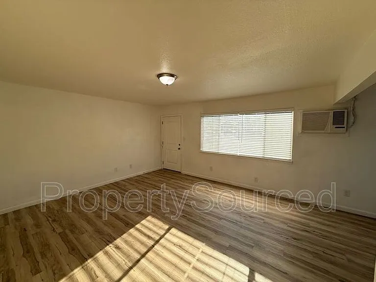 911 H St #1 — Photo 5