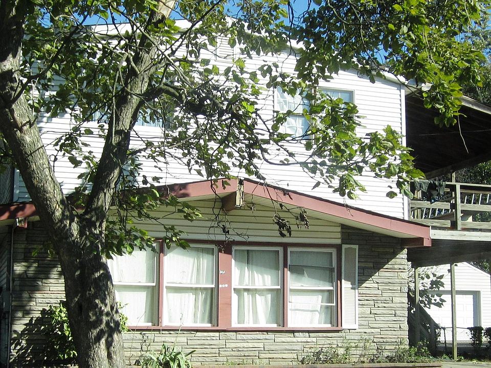 1st image of 208 Grand St