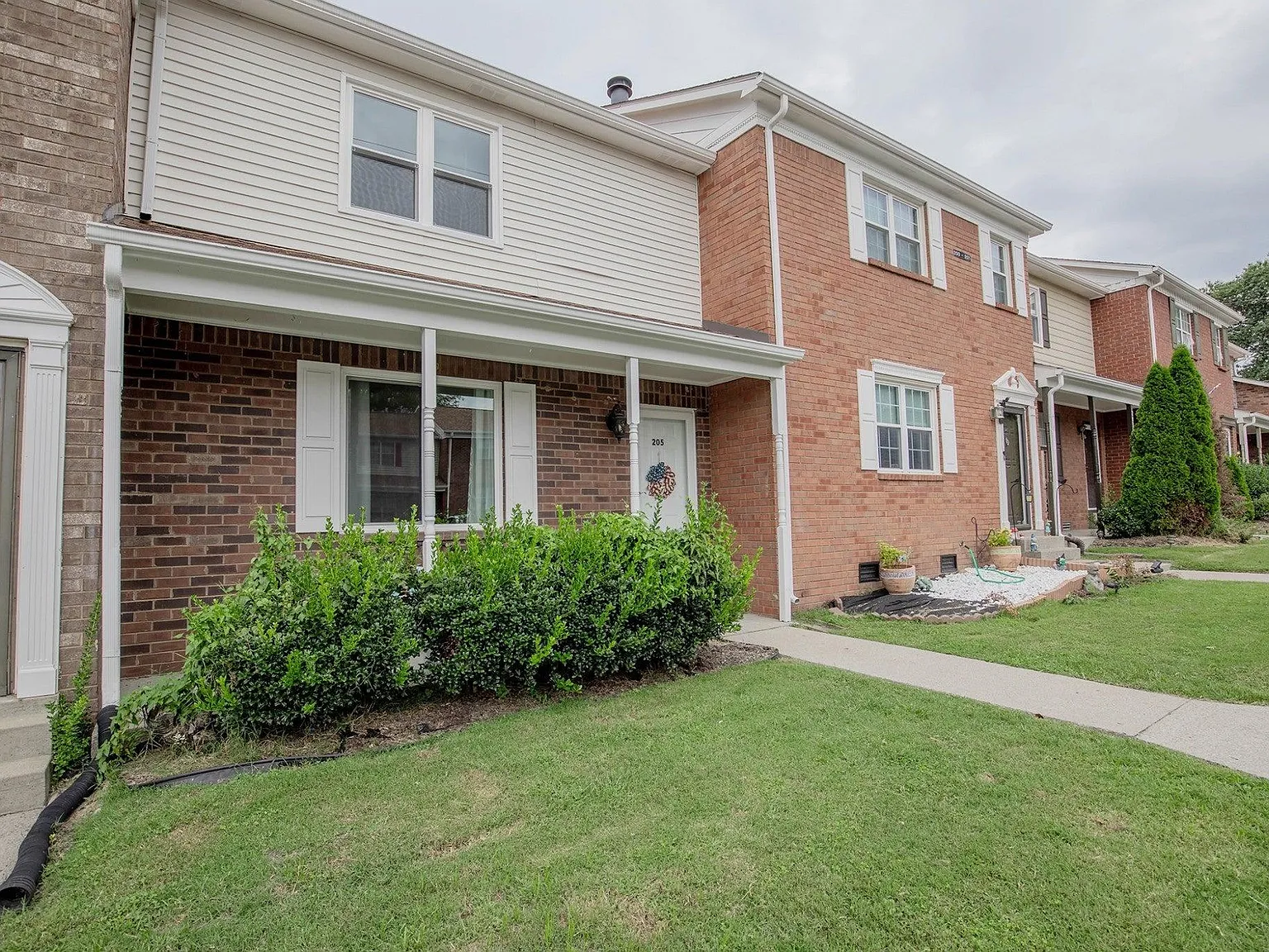2 bed, 1160 sqft, $1,595 — Photo 1
