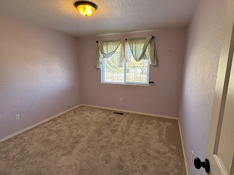 935 Fairfield Cir — Photo 10