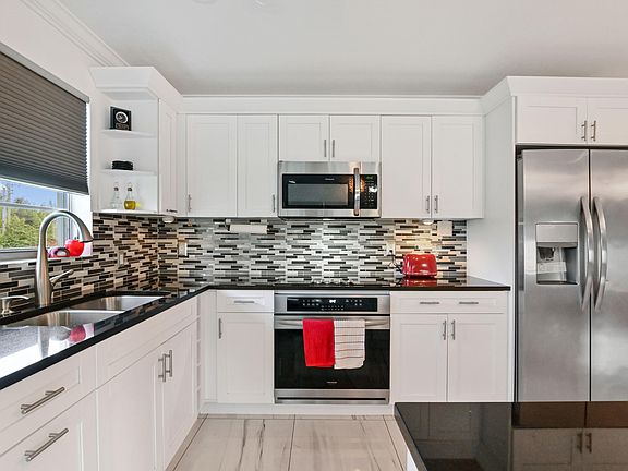 4th image of 151 Sussex #H