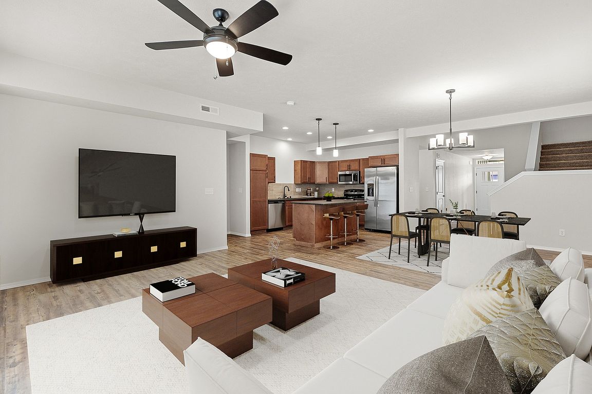 8402NSeminoleSt-3_STAGED
