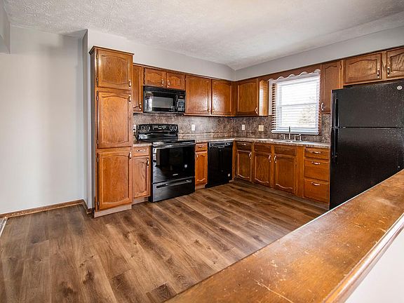 4th image of 2711 N 143rd St
