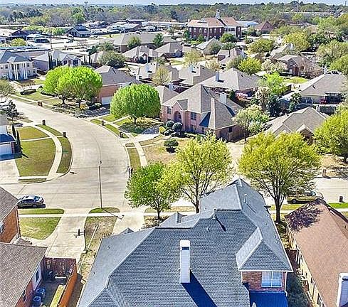 3rd image of 106 Heneretta Dr