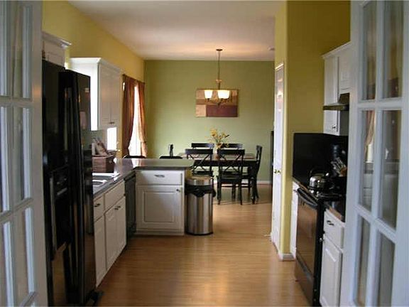 Kitchen & Dining