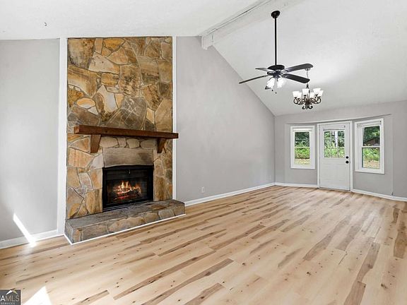 4th image of 399 Hearth Pl