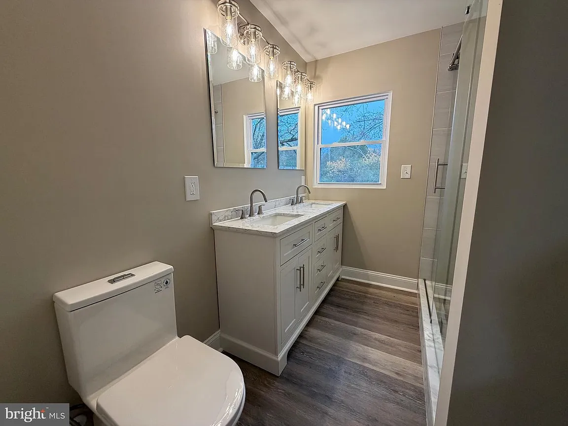 Interior feature photo
