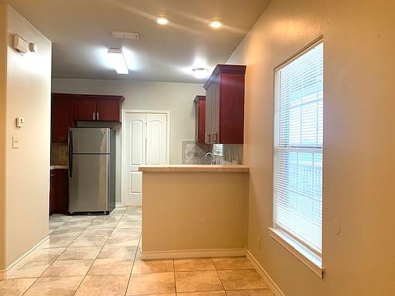 5th image of 710 Alta Vista Dr Unit 114