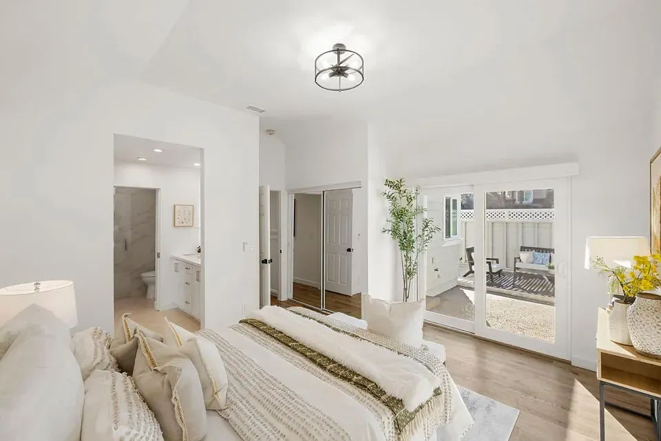 2 bed, 960 sqft, $4,300 — Photo 3