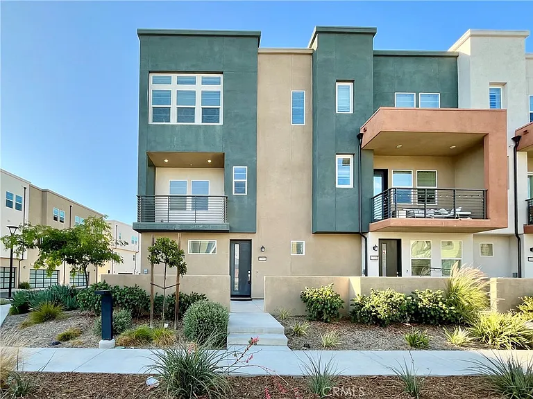 27054 Hummingbird Ln — Photo 1