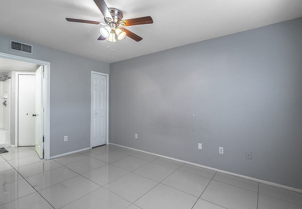 1st image of 5124 Park Central Dr APT 517