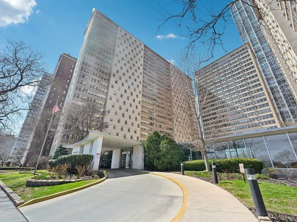 3950 N Lake Shore Dr APT 2209, Chicago, IL 60613
