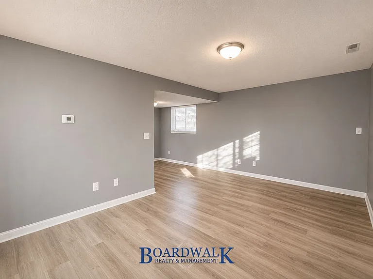 572 W 400 N 574 N — Photo 6