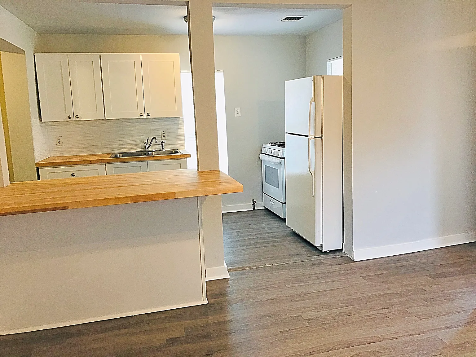 326 Grenet St — Photo 2