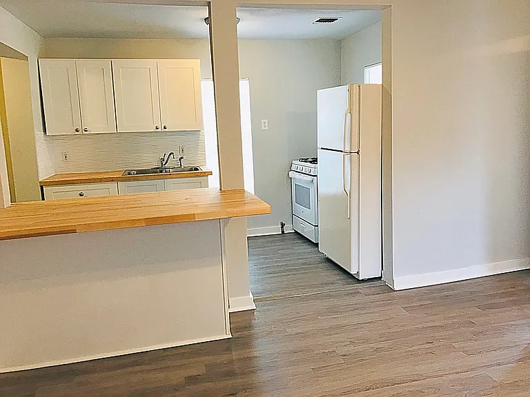 326 Grenet St — Photo 2