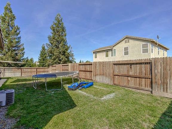 4th image of 1042 Almond Ave
