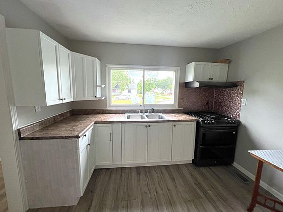 4th image of 503 Center St