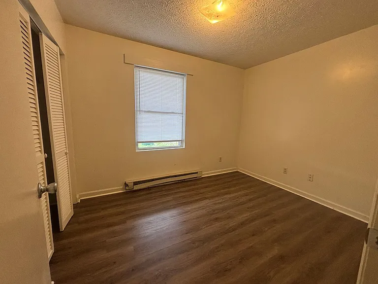 5604 Thornspring Apartments — Photo 4
