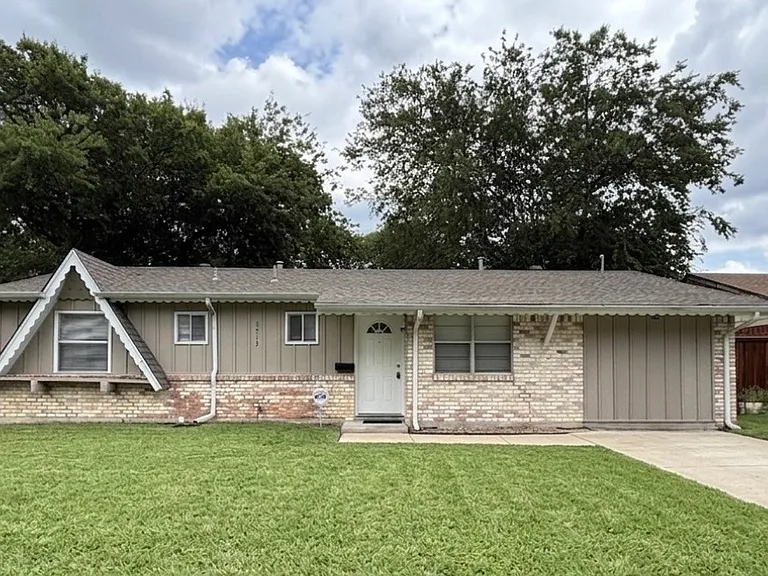 3512 Bahamas Dr — Photo 1