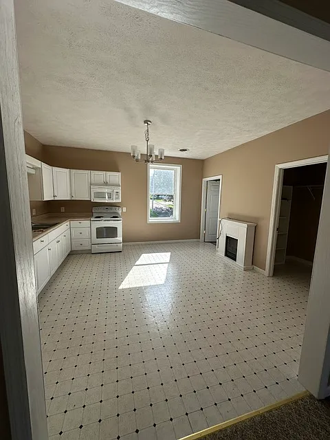 2 bed, $1,300 — Photo 1