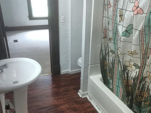 5th image of 202 W Shawnee St Unit 1