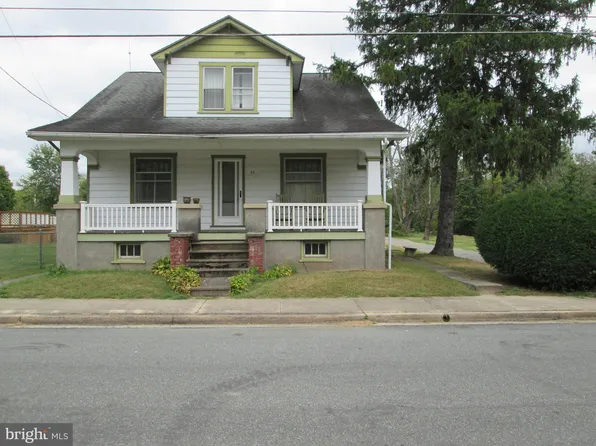 77 E Chestnut St, Bechtelsville, PA 19505
