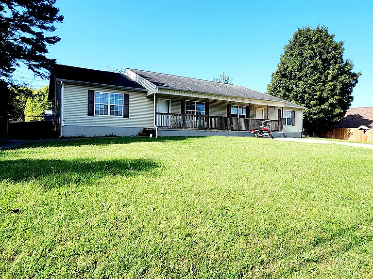 7135 Hurst Ln — Photo 1