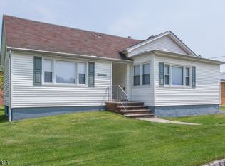 19 Colt St, Fairfield, NJ 07004