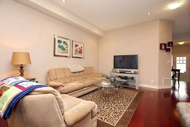 16 Thatcher Cres — Photo 29