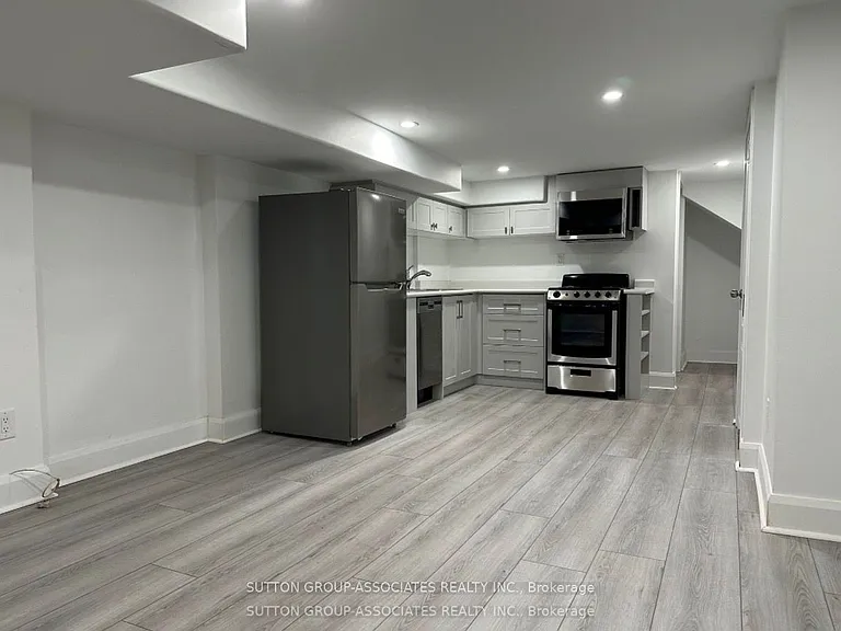 1208 College St #BASEMENT — Photo 5