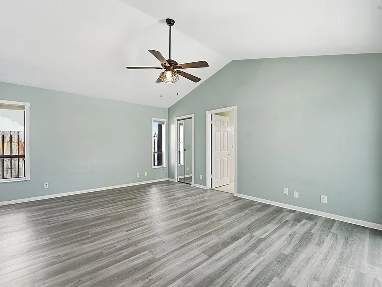 9284 Laurel Green Dr — Photo 29