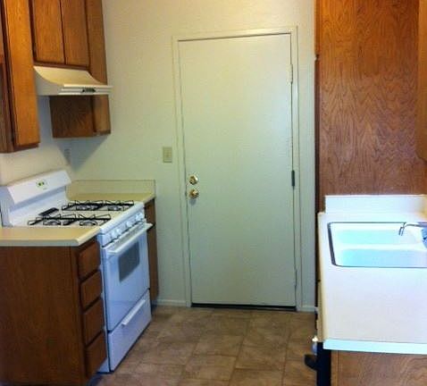 2nd image of 14848 Sequoia St APT 5