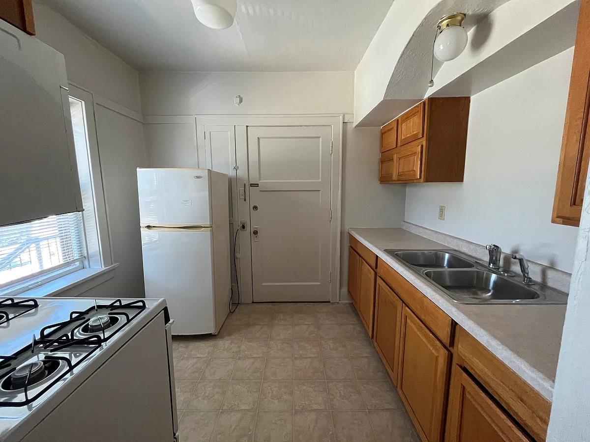 Building Photo - 4573 S Lake Dr #8