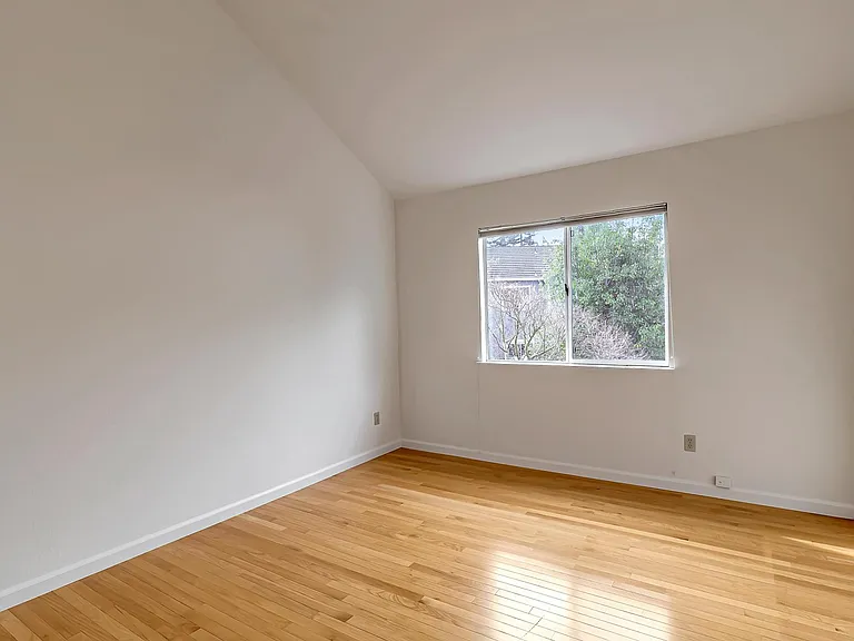 302 Tadley Ct — Photo 26