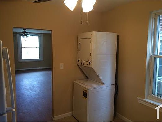5th image of 264 E Montana St