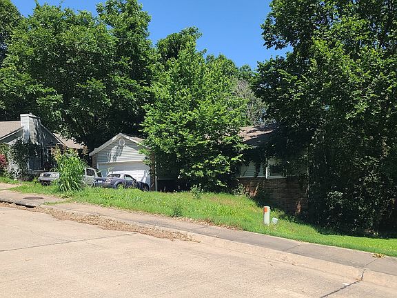 2nd image of 3246 W Parkway Dr