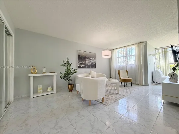 9410 W Flagler St APT 102, Miami, FL 33174