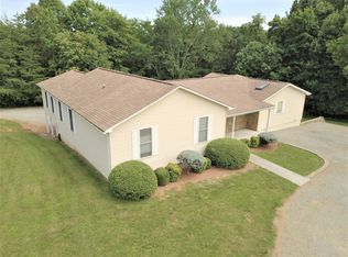 528 Lakewood Forest Rd, Moneta, VA 24121